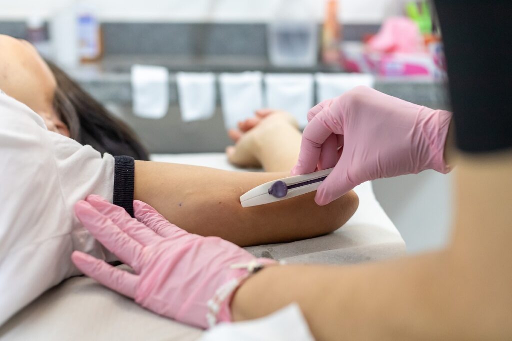 Cuiabá Realiza Quase Mil Implantes de Anticoncepcionais em Unidades de Saúde