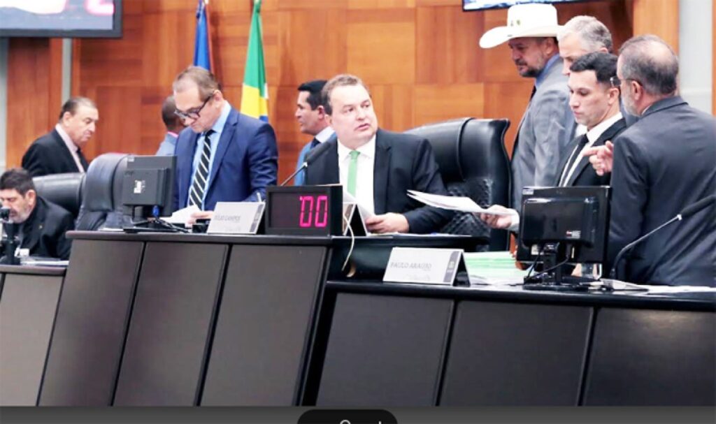 Desafios da Política em Mato Grosso: Renovações e Barreiras na AL Desafios da Política em Mato Grosso: Renovações e Barreiras na AL