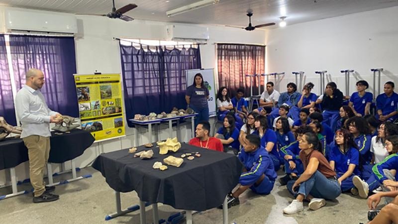Fósseis e Ciência: Exposição Itinerante Transforma Escolas de Cuiabá Fósseis e Ciência: Exposição Itinerante Transforma Escolas de Cuiabá