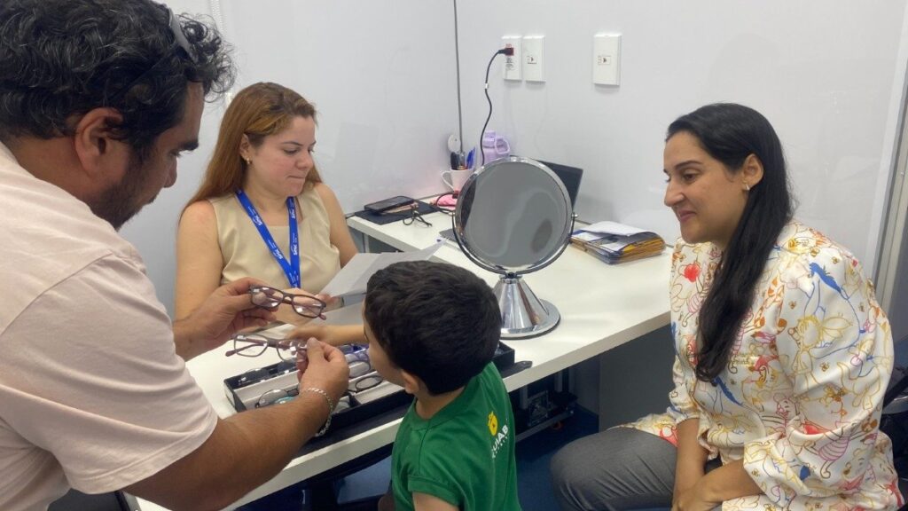 Mais de 250 Alunos de Cuiabá Recebem Óculos pelo Projeto Sesc Saúde Visão Mais de 250 Alunos de Cuiabá Recebem Óculos pelo Projeto Sesc Saúde Visão