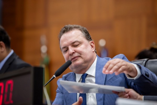 Max Russi Critica Samantha Iris: ‘Narrativa Eleitoral Sem Entregas Reais’ Max Russi Critica Samantha Iris: 'Narrativa Eleitoral Sem Entregas Reais'