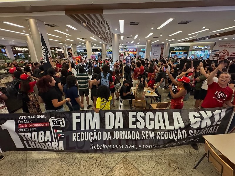 Protesto em Shopping: Trabalhadores Lutam Contra a Escala 6×1 Protesto em Shopping: Trabalhadores Lutam Contra a Escala 6x1