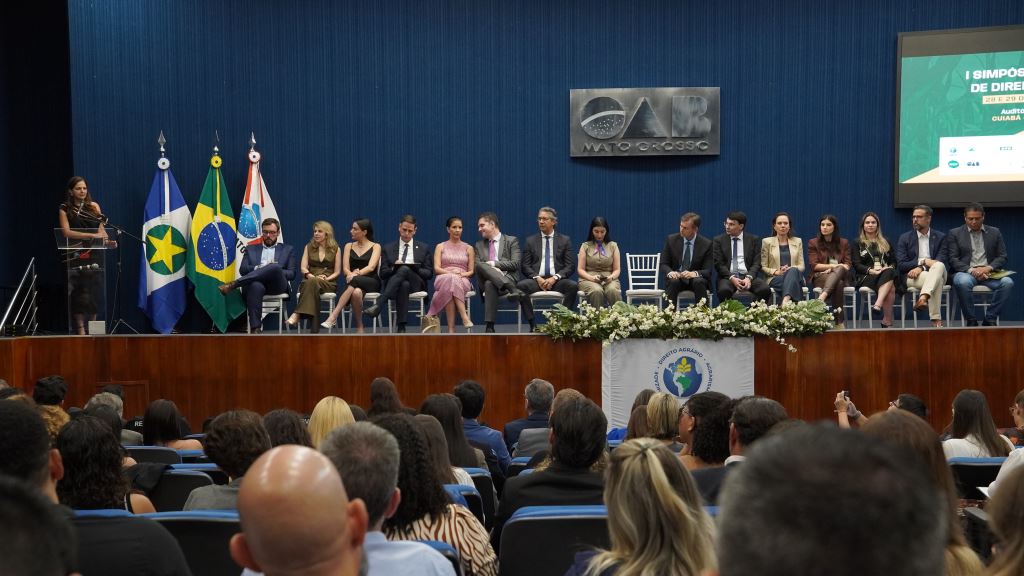 Simpósio Nacional da OAB-MT Reúne Centenas de Advogados e Advogadas Simpósio Nacional da OAB-MT Reúne Centenas de Advogados e Advogadas