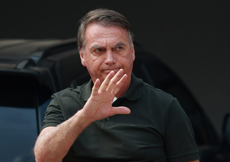 Bolsonaro Passa Réveillon em Hospital: Hipertensão e Tratamentos em Foco Bolsonaro Passa Réveillon em Hospital: Hipertensão e Tratamentos em Foco