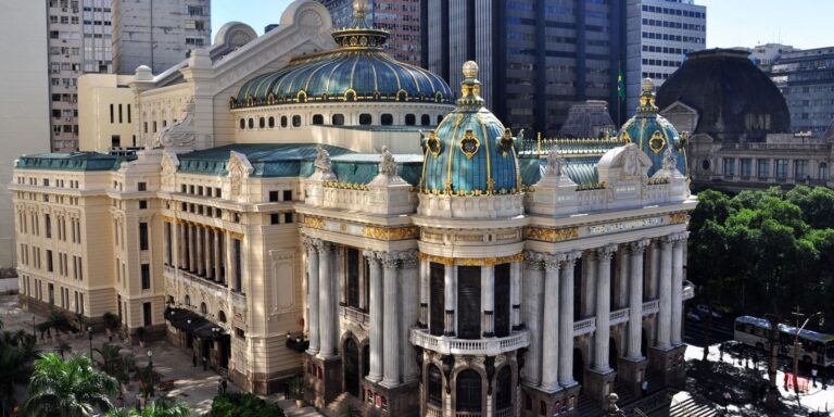 Folia de Reis Brilha pela Primeira Vez no Theatro Municipal do Rio