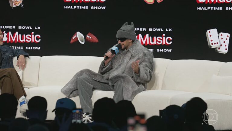 Bad Bunny no Super Bowl: ‘Fazendo o que eu amo’ e Preparando uma Grande Festa Bad Bunny no Super Bowl: 'Fazendo o que eu amo' e Preparando uma Grande Festa