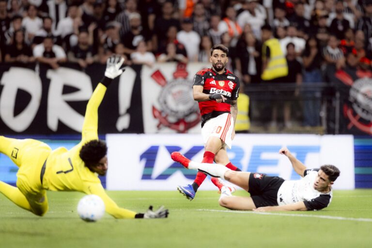 Flamengo Empata em Confronto Tenso e Mostra Solidez Após Expulsão de Evertton Araújo