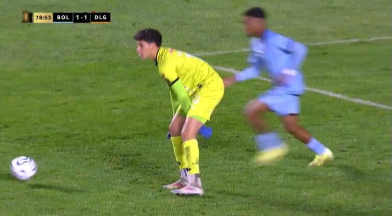 Gol ‘à la Ronaldo’: Atacante do Bolívar brilha em empate contra o La Guaira na Libertadores Gol 'à la Ronaldo': Atacante do Bolívar brilha em empate contra o La Guaira na Libertadores