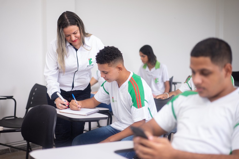 Valorização dos Trabalhos Educacionais: Ações do MEC em Foco Valorização dos Trabalhos Educacionais: Ações do MEC em Foco