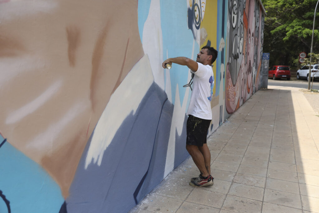 Artistas Locais Transformam Painel da 507 Sul com Nova Pintura em Grafite artistas locais transformam painel
