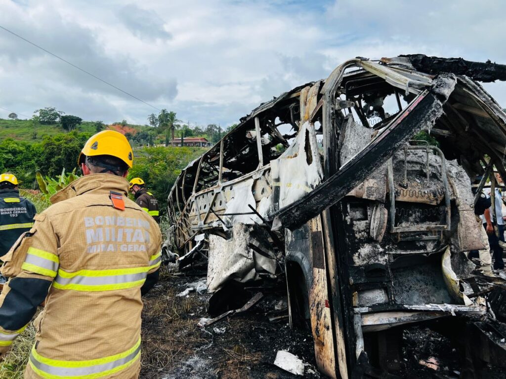 Acidente de Ônibus em MG: 45 Passageiros Envolvidos e Lista de Nomes Disponível acidente de onibus em