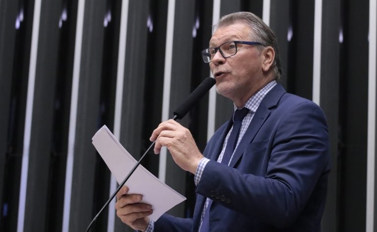Câmara dos Deputados Aprova Uso de Fundo Social para Auxiliar Agricultores Atingidos por Calamidades Imagem do artigo