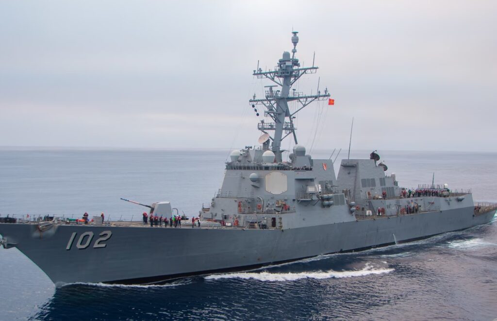 Tensão no Caribe: Caças Venezuelanos Sobrevoam Navio dos EUA em Ato de Provocação Imagem do artigo