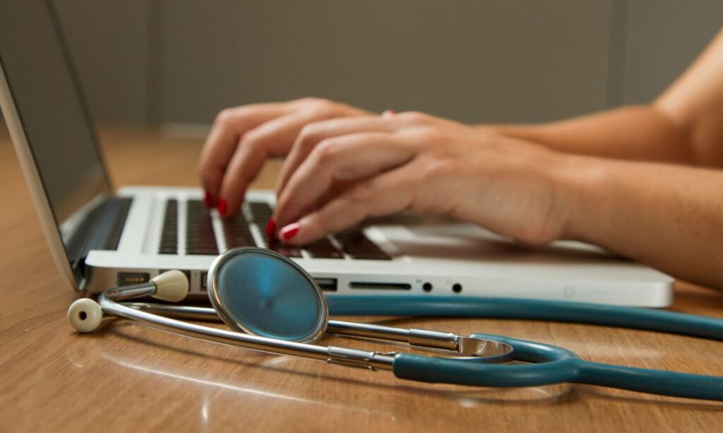 Enamed: Especialistas Defendem Fiscalização Rigorosa dos Cursos de Medicina Enamed: Especialistas Defendem Fiscalização Rigorosa dos Cursos de Medicina