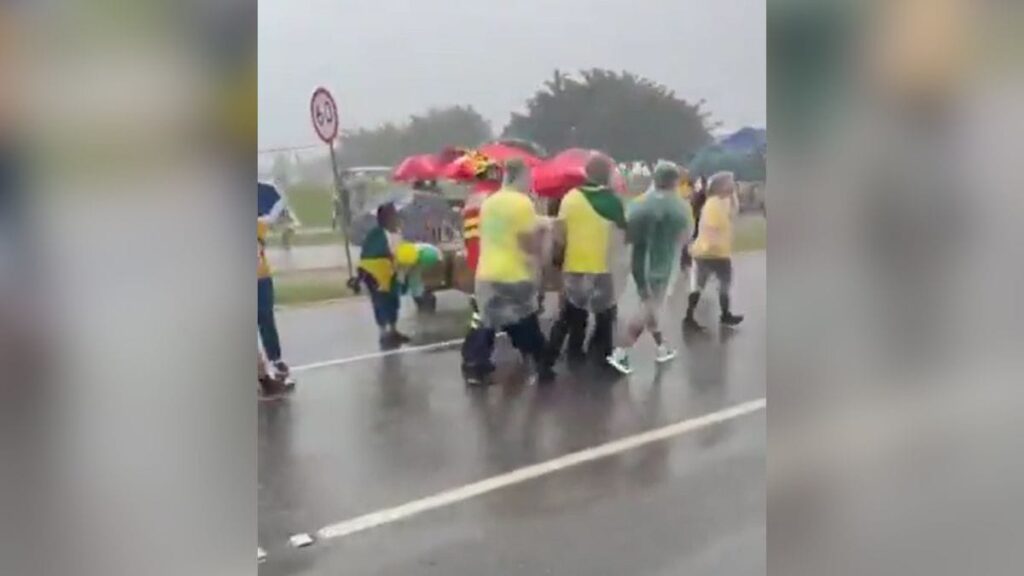 Hospital Atualiza Estado de Saúde de Manifestante Atingida por Raio em Brasília Hospital Atualiza Estado de Saúde de Manifestante Atingida por Raio em Brasília