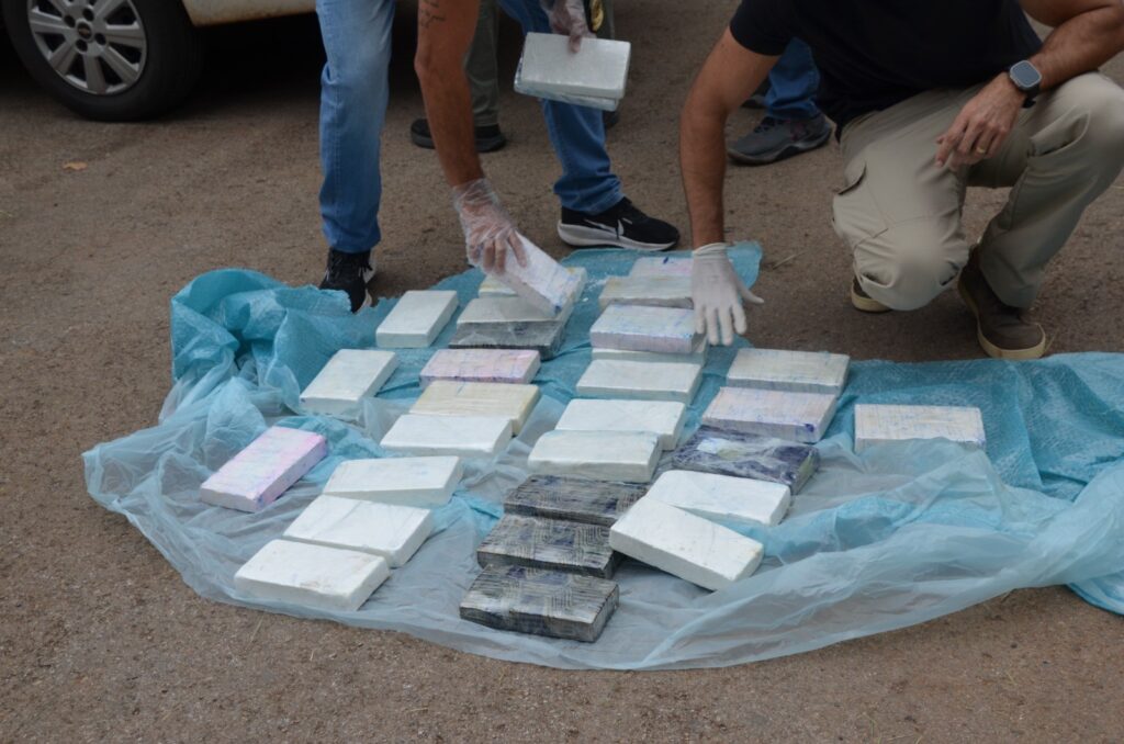 Polícia Federal do DF Apreende 40 Kg de Cocaína em Ação Surpreendente Polícia Federal do DF Apreende 40 Kg de Cocaína em Ação Surpreendente