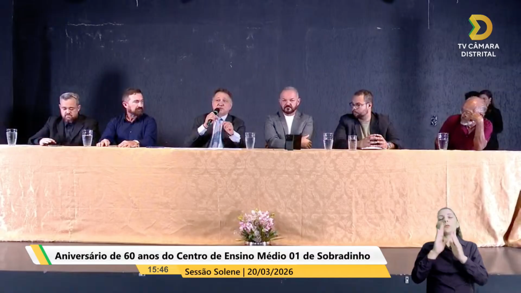 Celebração dos 60 Anos do Centro de Ensino de Sobradinho Destaca a Importância dos Servidores Celebração dos 60 Anos do Centro de Ensino de Sobradinho Destaca a Importância dos Servidores