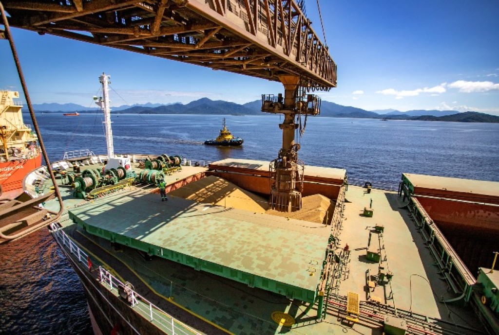 Aumento nas Exportações de Soja Eleva Fretes e Pressiona Logística no Brasil Aumento nas Exportações de Soja Eleva Fretes e Pressiona Logística no Brasil