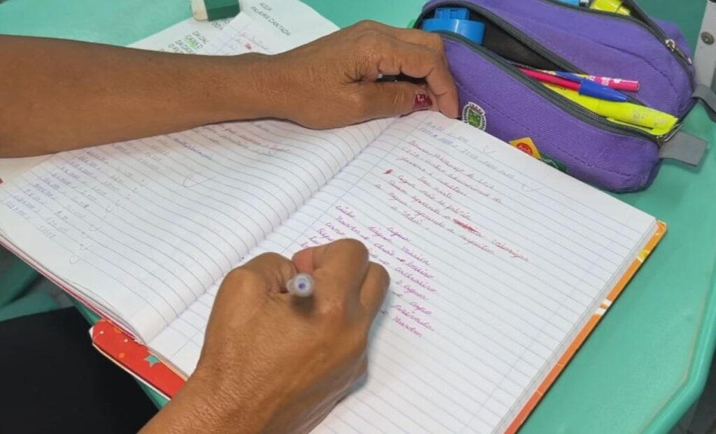 Educação de Jovens e Adultos: Um Caminho para Combater o Analfabetismo no Interior de SP Educação de Jovens e Adultos: Um Caminho para Combater o Analfabetismo no Interior de SP