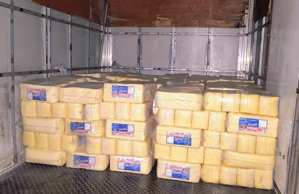 Fiscalização em Manaus Apreende 2 Toneladas de Queijo Vencido em Comércio Fiscalização em Manaus Apreende 2 Toneladas de Queijo Vencido em Comércio