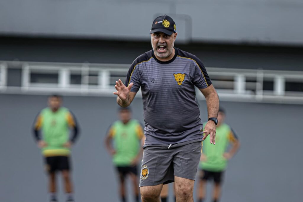 Cristian de Souza Assume o Santa Cruz Após Passagem pelo Amazonas Cristian de Souza Assume o Santa Cruz Após Passagem pelo Amazonas