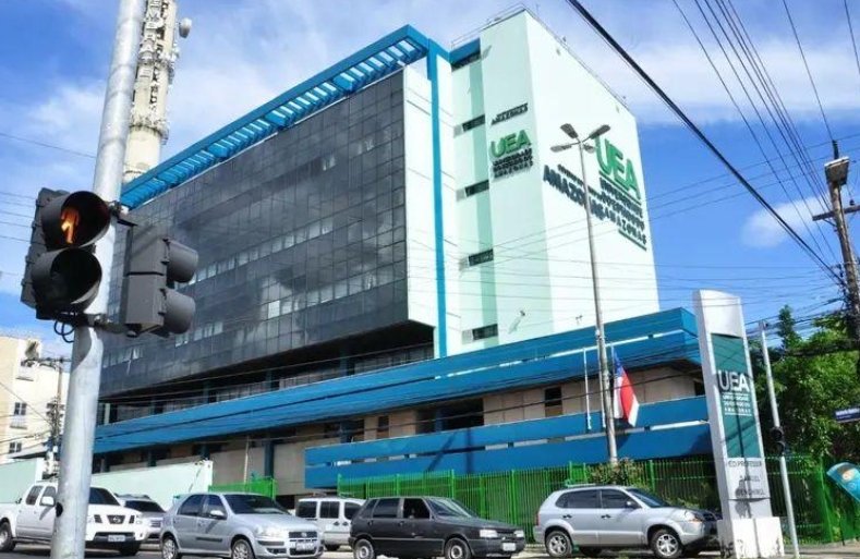 Estudantes da UEA Protestam em Manaus Contra Ataques nas Redes Sociais Estudantes da UEA Protestam em Manaus Contra Ataques nas Redes Sociais
