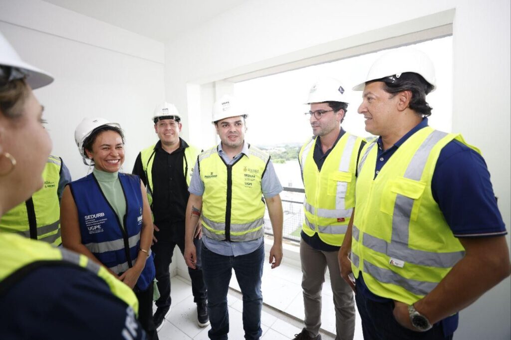 Governador vistoria obra do Residencial Novo Aleixo em Manaus