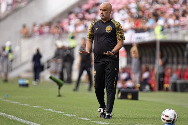 Santa Cruz Contrata Cristian de Souza como Novo Técnico: Desafios à Vista Santa Cruz Contrata Cristian de Souza como Novo Técnico: Desafios à Vista