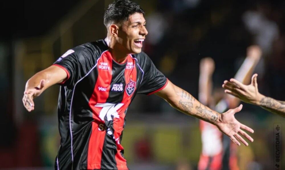Vitória Brilha no Barradão e Vence Coritiba com Placar de 4 a 1 Vitória Brilha no Barradão e Vence Coritiba com Placar de 4 a 1