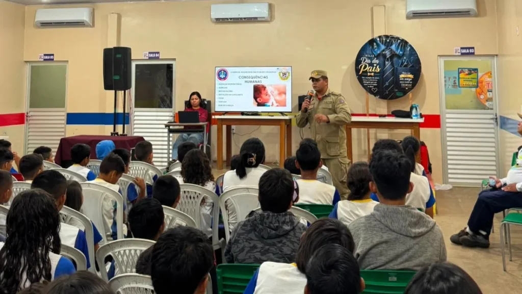 Prefeitura de Parintins intensifica combate às queimadas com ações educativas Prefeitura de Parintins intensifica combate às queimadas com ações educativas