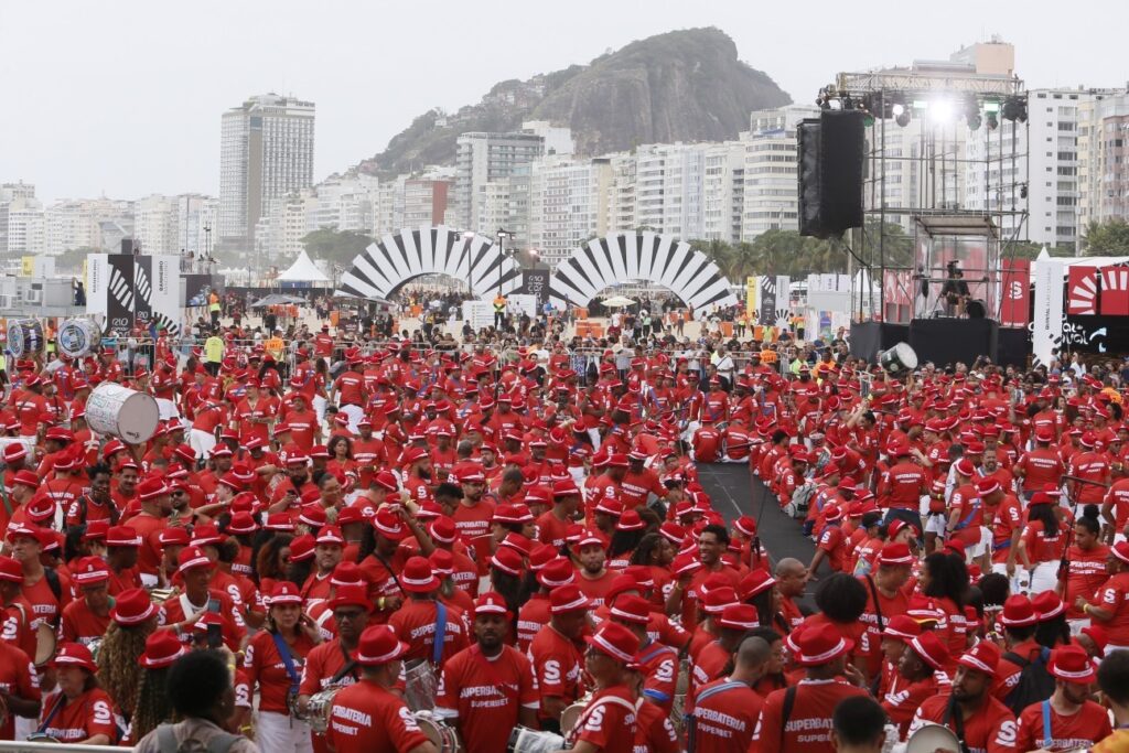 Carnaval de Recordes: Como o Turismo e Patrocínios Criativos Impulsionam o Setor de Negócios Carnaval de Recordes: Como o Turismo e Patrocínios Criativos Impulsionam o Setor de Negócios