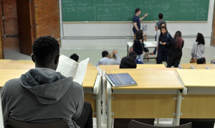 Controvérsia sobre Lei de SC que Proíbe Cotas Raciais Em Universidades Estaduais Controvérsia sobre Lei de SC que Proíbe Cotas Raciais Em Universidades Estaduais