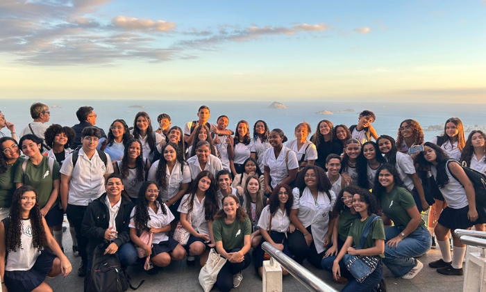 Cultura e Mentorías: Como o Projeto História Presente Transforma a Permanência Escolar Cultura e Mentorías: Como o Projeto História Presente Transforma a Permanência Escolar