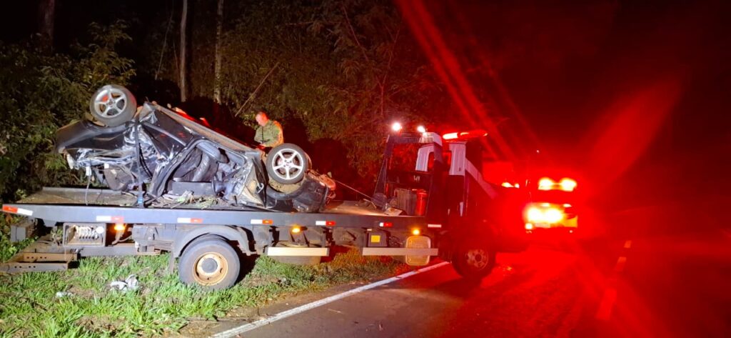 Motorista Acidentado em Carro com Maconha em Rodovia do Paraná Motorista Acidentado em Carro com Maconha em Rodovia do Paraná