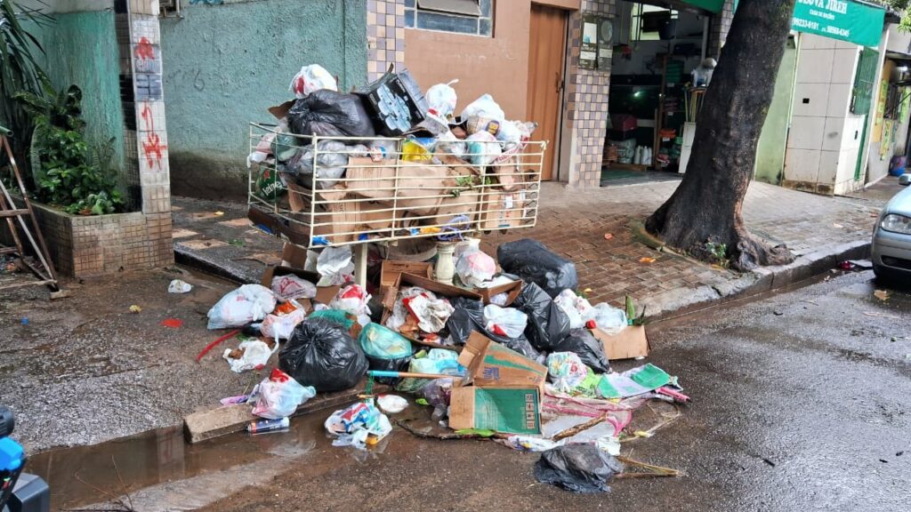 Greve de garis em BH resulta em 600 toneladas de lixo não recolhidas