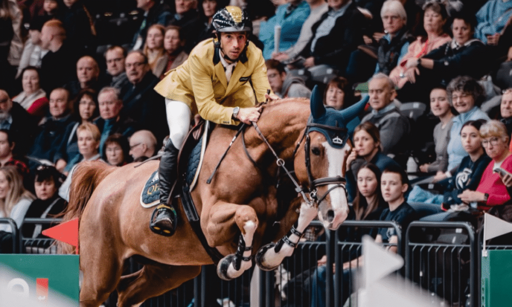 Yuri Mansur em Ação no Grand Prix de Hipismo da Copa do Mundo em Leipzig Yuri Mansur em Ação no Grand Prix de Hipismo da Copa do Mundo em Leipzig