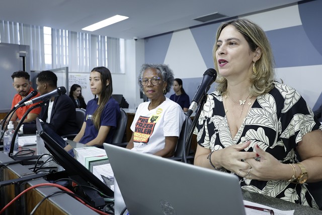 Comunidade Escolar Reivindica Retorno do Ensino Médio Regular Diurno em Belo Horizonte Comunidade Escolar Reivindica Retorno do Ensino Médio Regular Diurno em Belo Horizonte