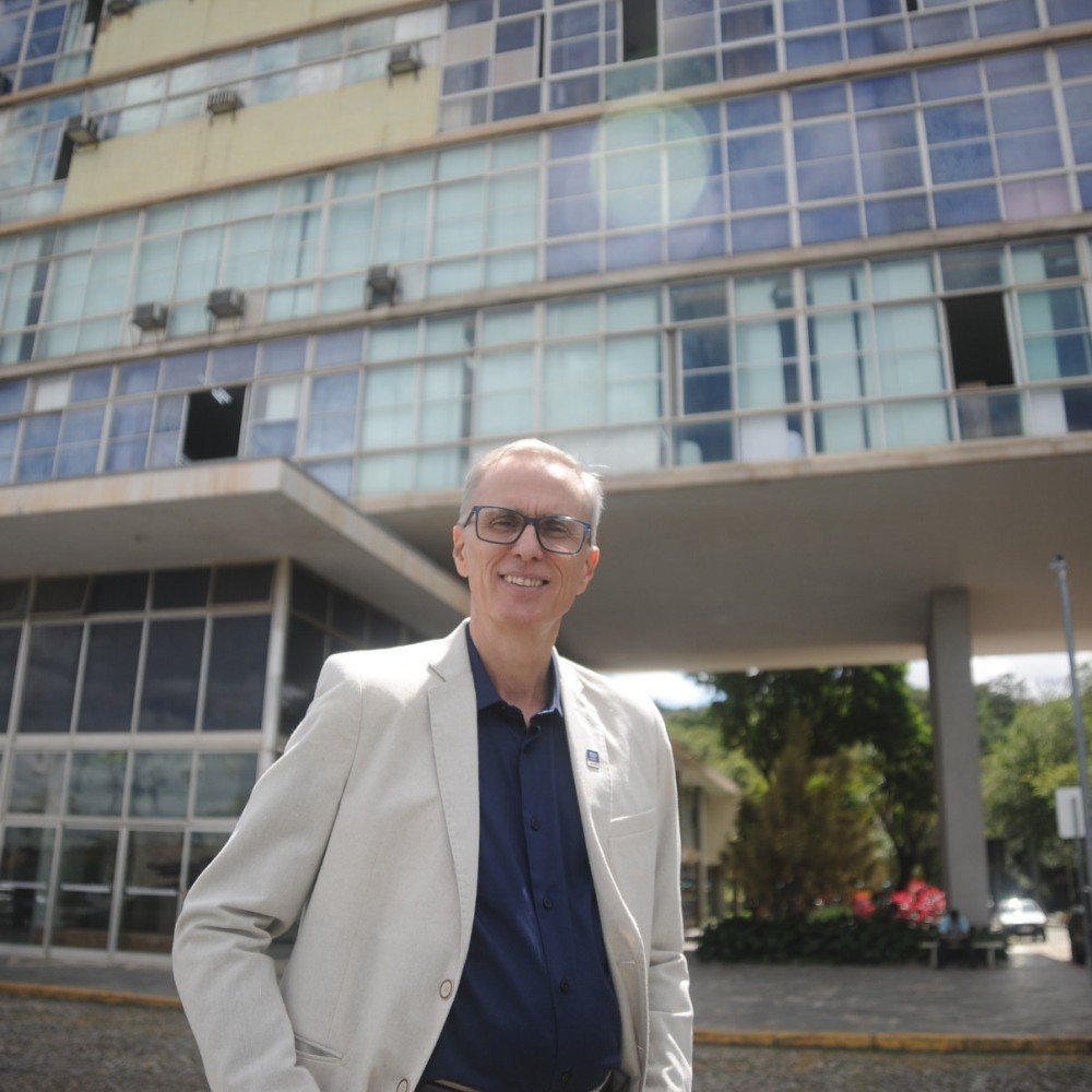 Desafios da UFMG: Reitor Enfatiza Conexão com a Sociedade e Inovação Educacional Desafios da UFMG: Reitor Enfatiza Conexão com a Sociedade e Inovação Educacional