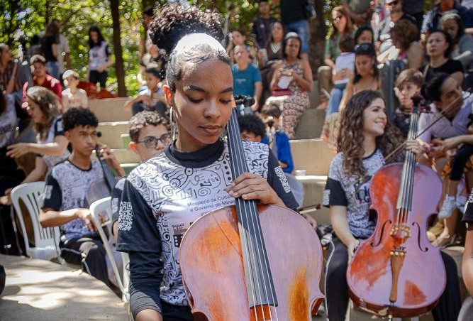 Jovens Talentos Brilham: Beatriz e Eduarda Conquistam Primeiros Lugares no Vestibular de Música da UFMG Jovens Talentos Brilham: Beatriz e Eduarda Conquistam Primeiros Lugares no Vestibular de Música da U