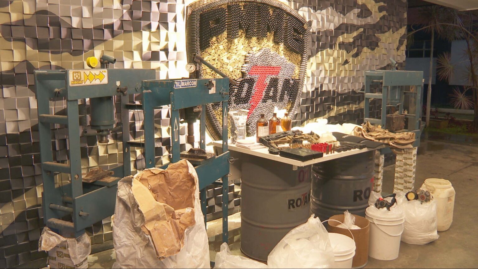 Operação Policial Desmantela Laboratório de Cocaína em BH com Apreensão de 200 kg da Droga Operação Policial Desmantela Laboratório de Cocaína em BH com Apreensão de 200 kg da Droga