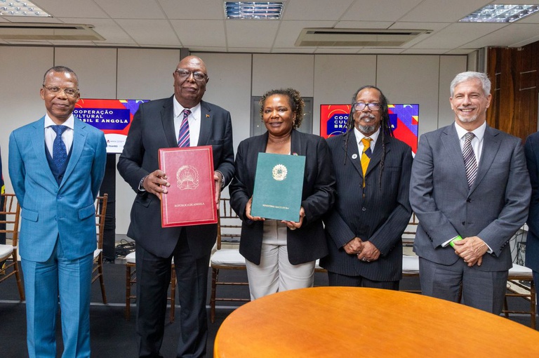 Brasil e Angola Firmam Acordos Culturais e Revelam Documentos Históricos sobre a Escravidão Brasil e Angola Firmam Acordos Culturais e Revelam Documentos Históricos sobre a Escravidão