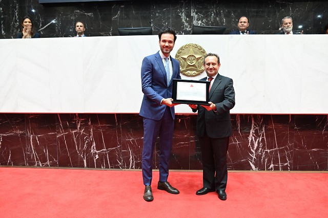 Desembargador Luiz Carlos de Azevedo Corrêa Jr. se torna Cidadão Honorário de Minas Gerais Desembargador Luiz Carlos de Azevedo Corrêa Jr. se torna Cidadão Honorário de Minas Gerais