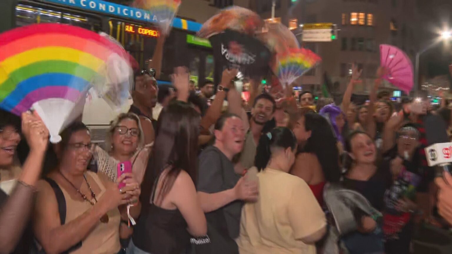 Em Copacabana, Multidão Celebra Show de Shakira com Grande Animação