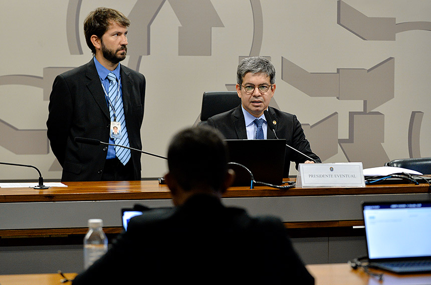 Comissão Mista Instalada para Revisão do Piso Salarial da Educação Básica Comissão Mista Instalada para Revisão do Piso Salarial da Educação Básica
