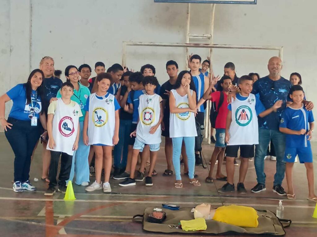 Conscientização Ambiental: Secretaria de Educação e E. Mz. Paineira se Unem em São Pedro da Aldeia Conscientização Ambiental: Secretaria de Educação e E. Mz. Paineira se Unem em São Pedro da Aldeia