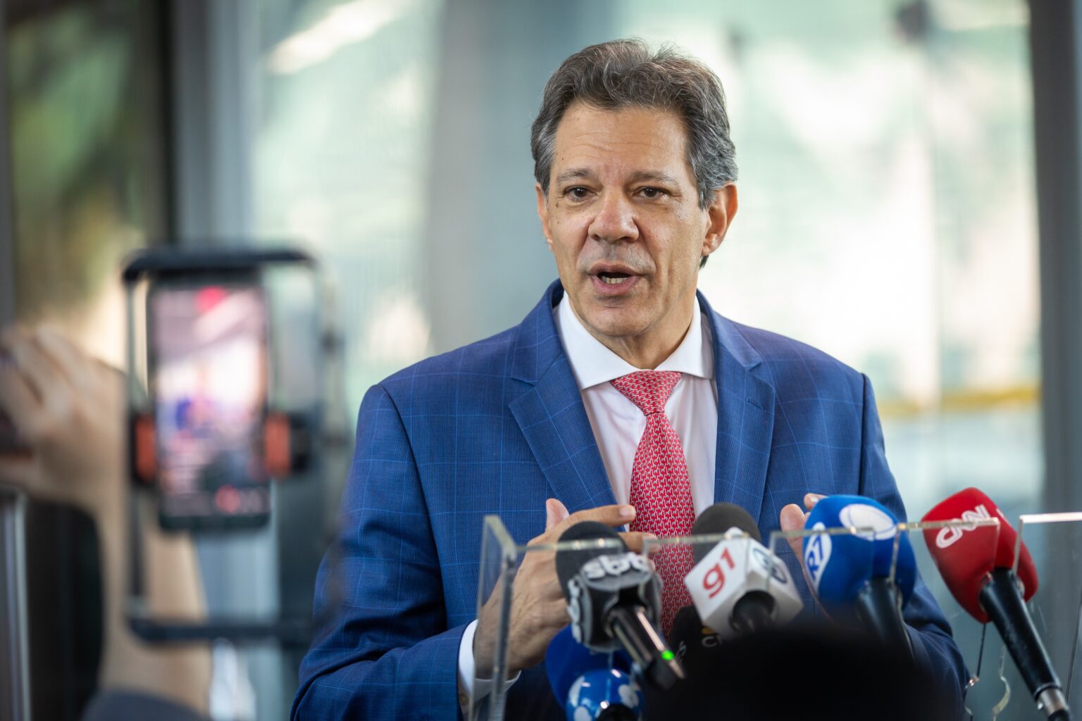 Ministério da Fazenda Considera Cobrança de IOF em Transações com Criptoativos Imagem do artigo