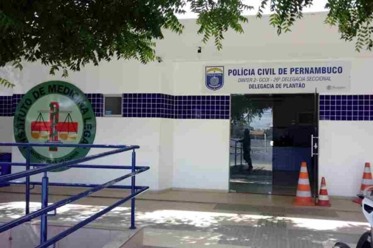 Feminicídio em Petrolina: Marido assassina mulher com foice e é preso Feminicídio em Petrolina: Marido assassina mulher com foice e é preso