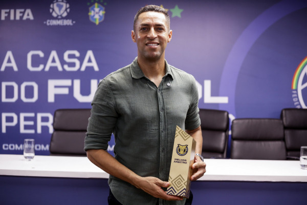 Árbitro Rodrigo Pereira vai apitar clássico entre Santa Cruz e Náutico Árbitro Rodrigo Pereira vai apitar clássico entre Santa Cruz e Náutico
