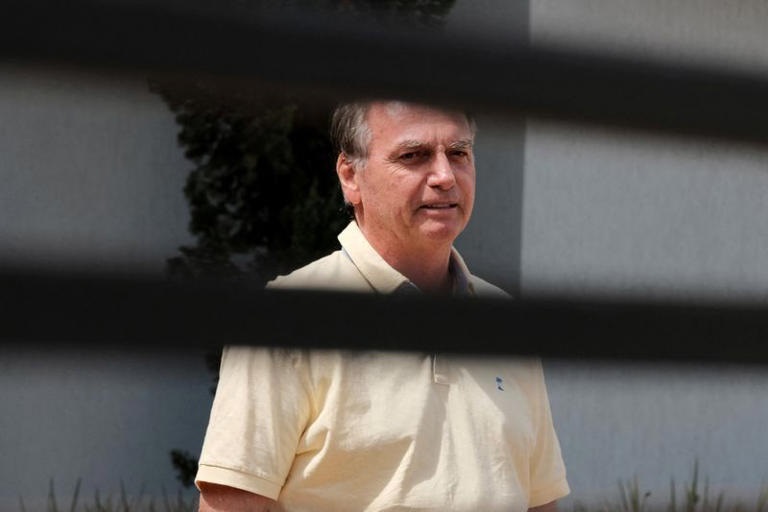 Bolsonaro e Medidas Legais: Queda na Prisão e Controvérsias sobre Direitos Bolsonaro e Medidas Legais: Queda na Prisão e Controvérsias sobre Direitos