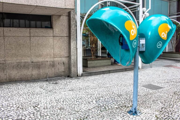 Fim dos Orelhões no Brasil: Uma Nostalgia que Chega ao Fim em 2026 Fim dos Orelhões no Brasil: Uma Nostalgia que Chega ao Fim em 2026